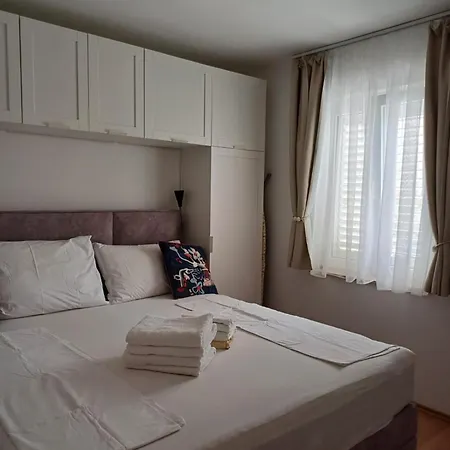 Sara Galileo Blizu Plaze Apartment Makarska