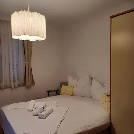 Sara Galileo Blizu Plaze Apartment Makarska